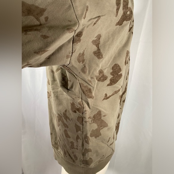 Sweatshirt w raised felt like artsy abstract weekend urban european medium. - Picture 6 of 6